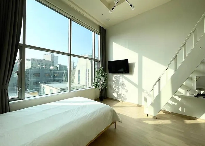 Modern Loft Hongdae Hongik Stn 1min Walk *