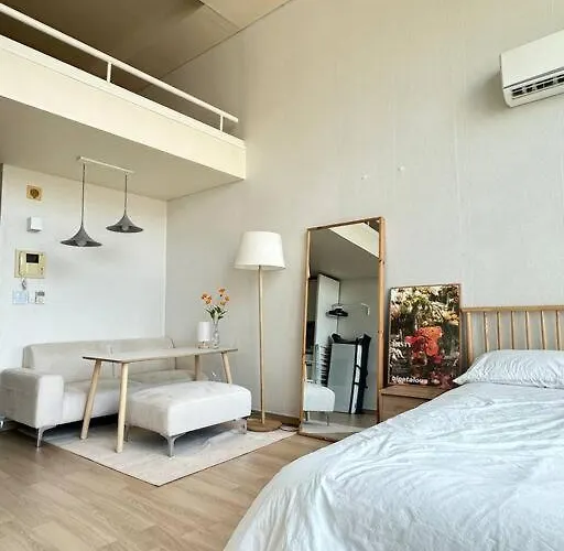 Modern Loft Hongdae Hongik Stn 1min Walk 아파트
