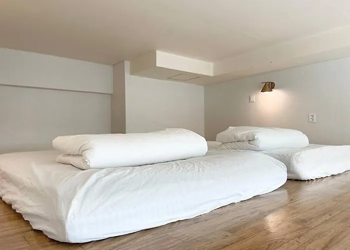 Modern Loft Hongdae Hongik Stn 1min Walk 아파트