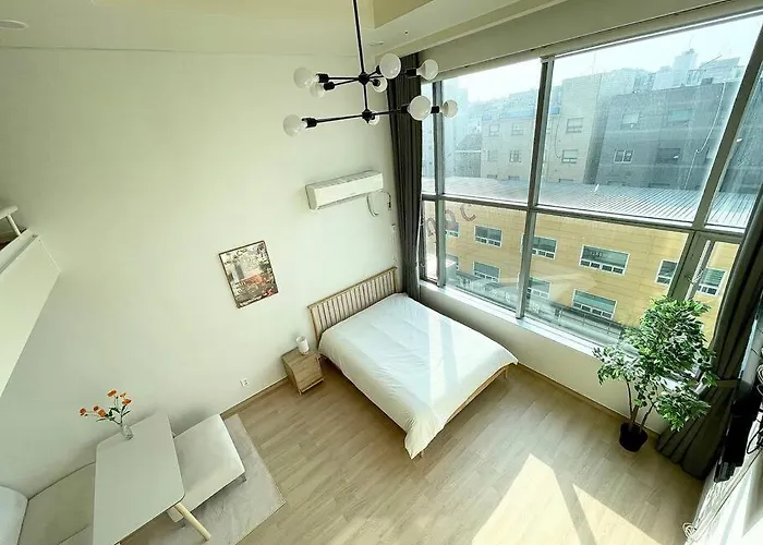Modern Loft Hongdae Hongik Stn 1min Walk 아파트 *
