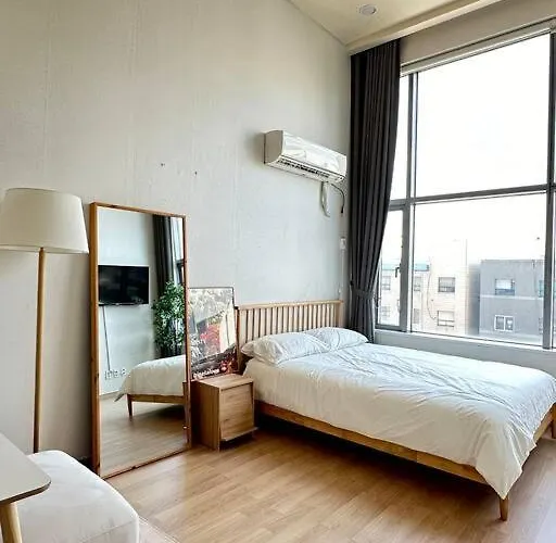 Modern Loft Hongdae Hongik Stn 1min Walk 아파트